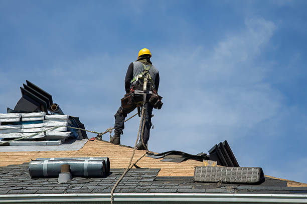 Professional Gutter Installation technician working in Hollywood, SC